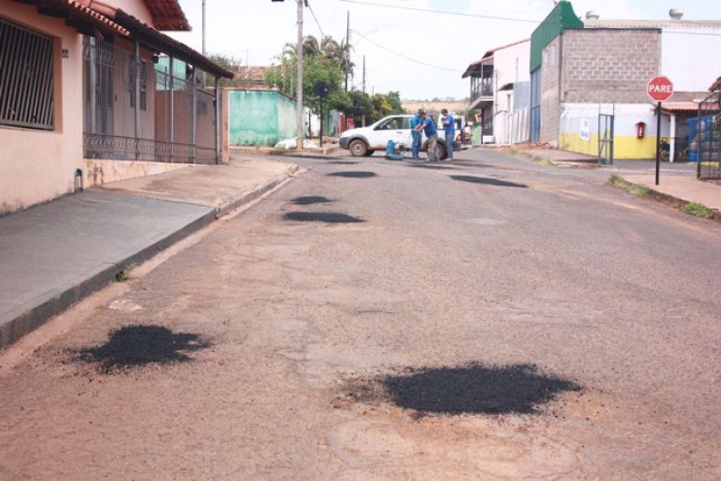 Prefeitura inicia operação tapa-buracos em ruas da cidade